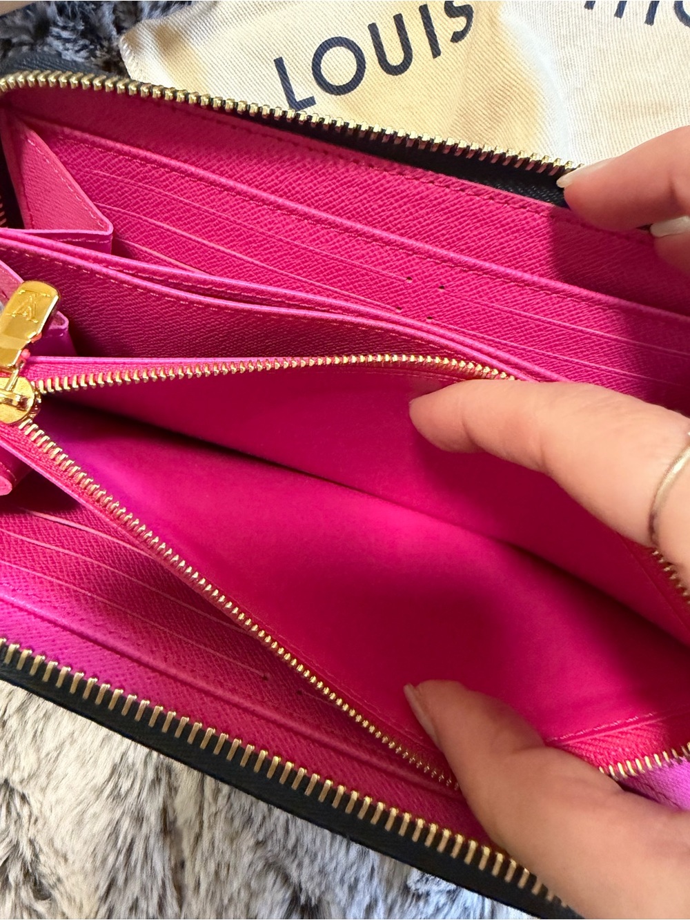Louis Vuitton Zippy Wallet- Midnight Fuschia - Picture 9 of 12